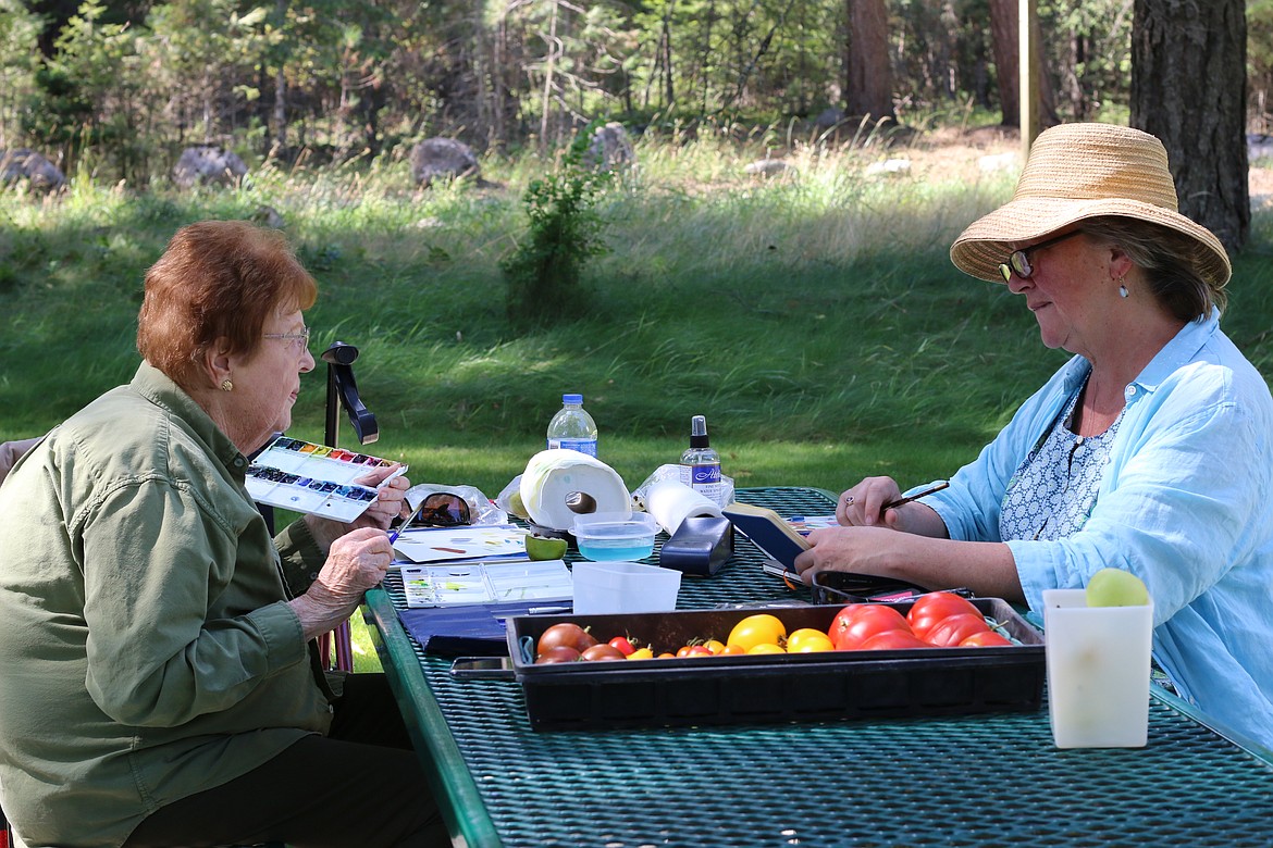 Photo by MANDI BATEMAN
Wendy McClintock and Debbie Aaron working on their art as part of the Boundary County Artist Association.