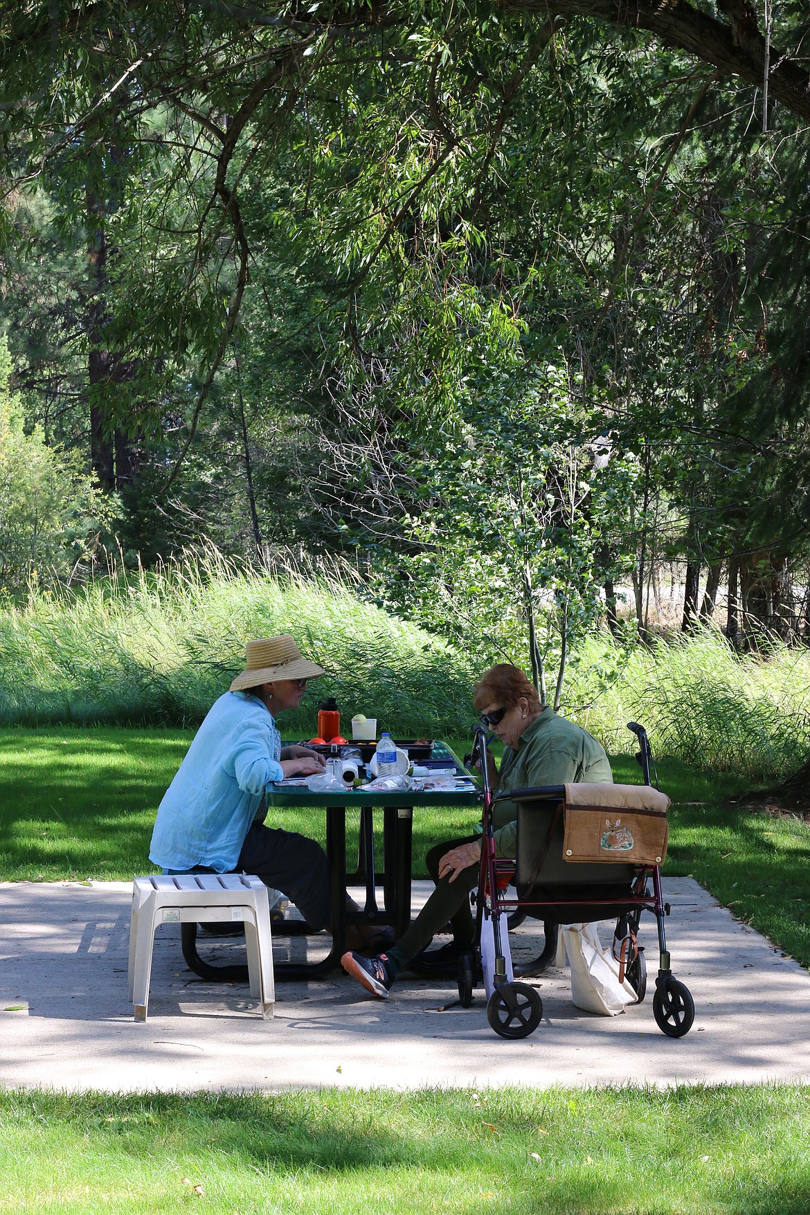 Photo by MANDI BATEMAN
Debbie Aaron and Wendy McClintock enjoying creating art in the wildlife refuge on Labor Day.