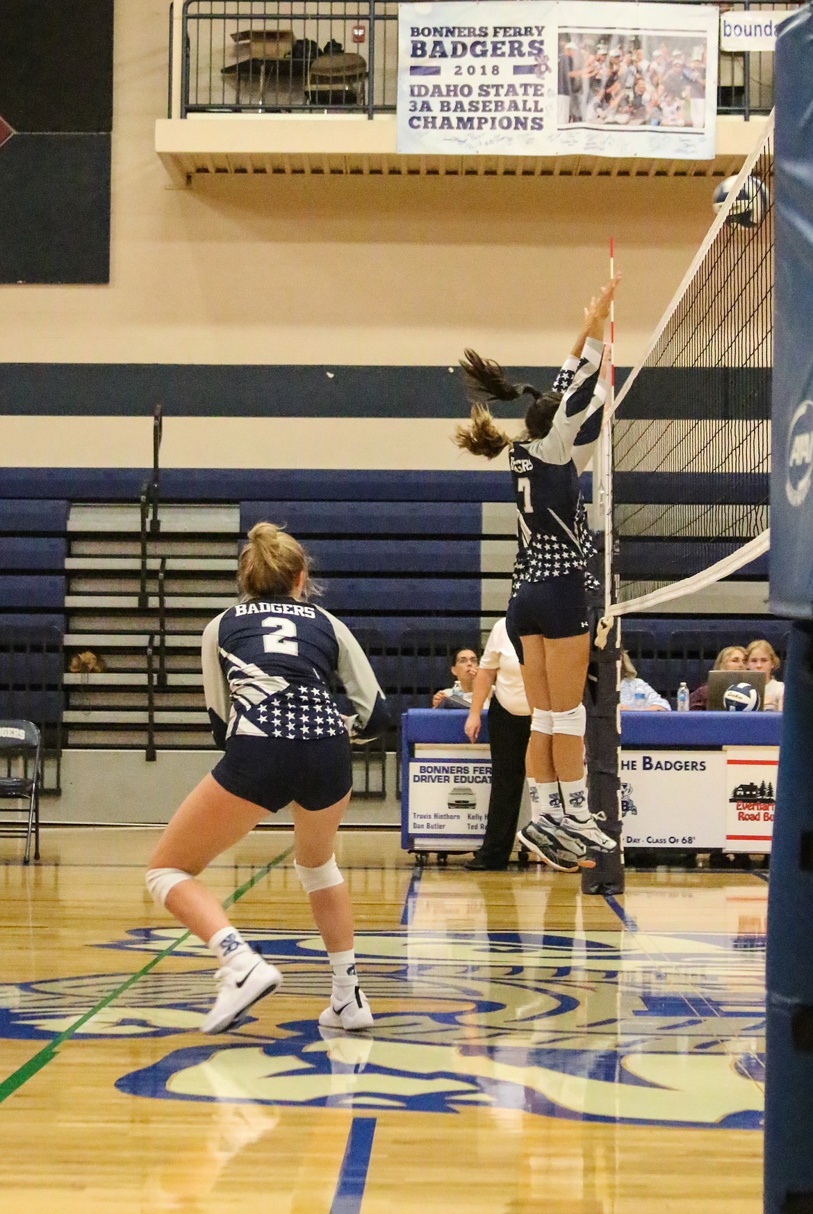 Photo by MANDI BATEMAN
Sophomore Sierra Petesch at the net.