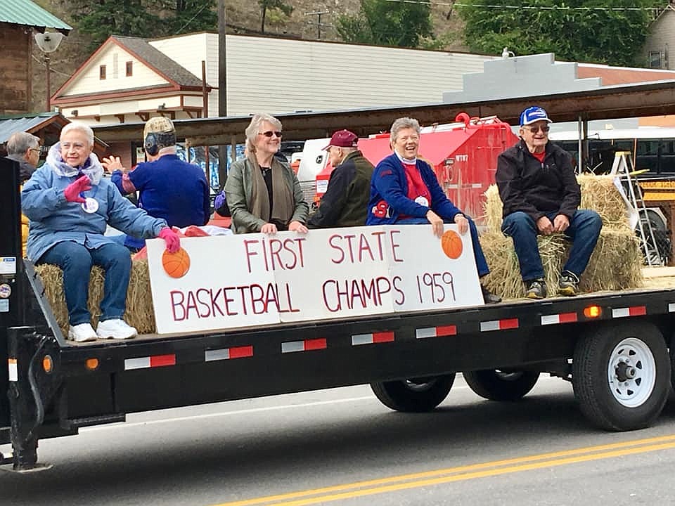 MEMBERS OF the Superior High School Class of 1959 honored their first state basketball championship at Friday&#146;s parade. On the back side is Denny Cannon, Russ Brazill, Carol Brazill, Ray Bryant, Rick Jasper
Facing are Susie Bailey Moss, Paula Jasper, Toots Frey Bricker, Del Heimbigner (class of &#145;57). Pike Branning is in the pickup with driver, Ken Jasper. (Photo courtesy Micki Tourteloutte)