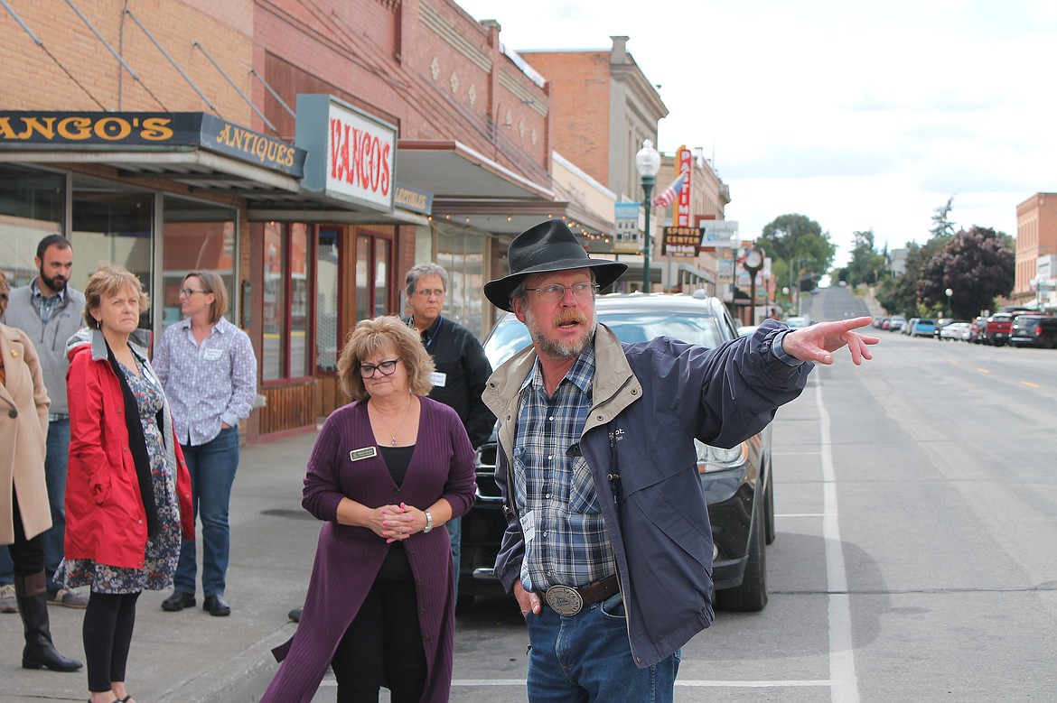 Rachal Pinkerton/Sun Tribune
Dennis Chamberlain (far right), of Ritzville, talks about Ritzvilles historic downtown. He is actively involved in the restoration of downtown buildings and owns one himself, named Uniquely Washington. He is a member of the Ritzville City Council.