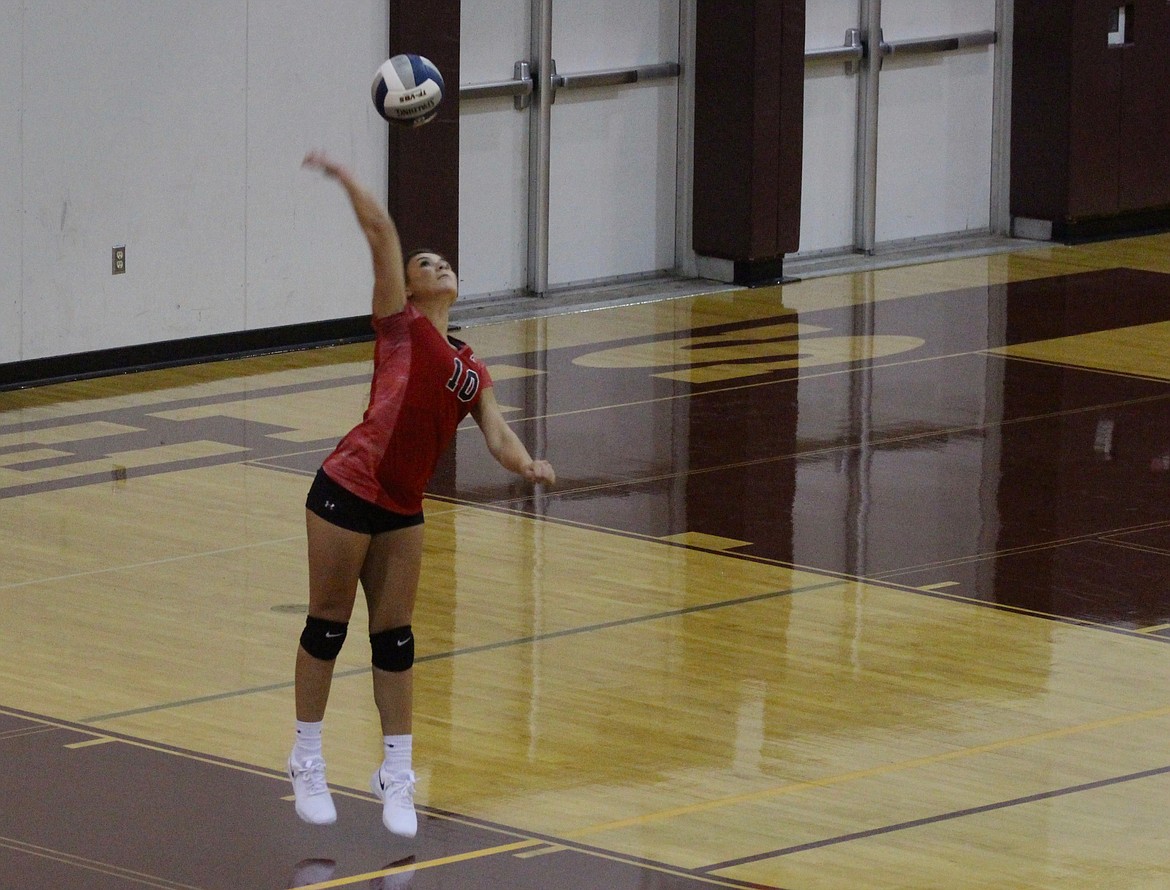 Casey McCarthy/ Sun Tribune
Othello&#146;s Janeisse Alvarez serves the ball during the first set of five-set defeat for the Huskies against Moses Lake.