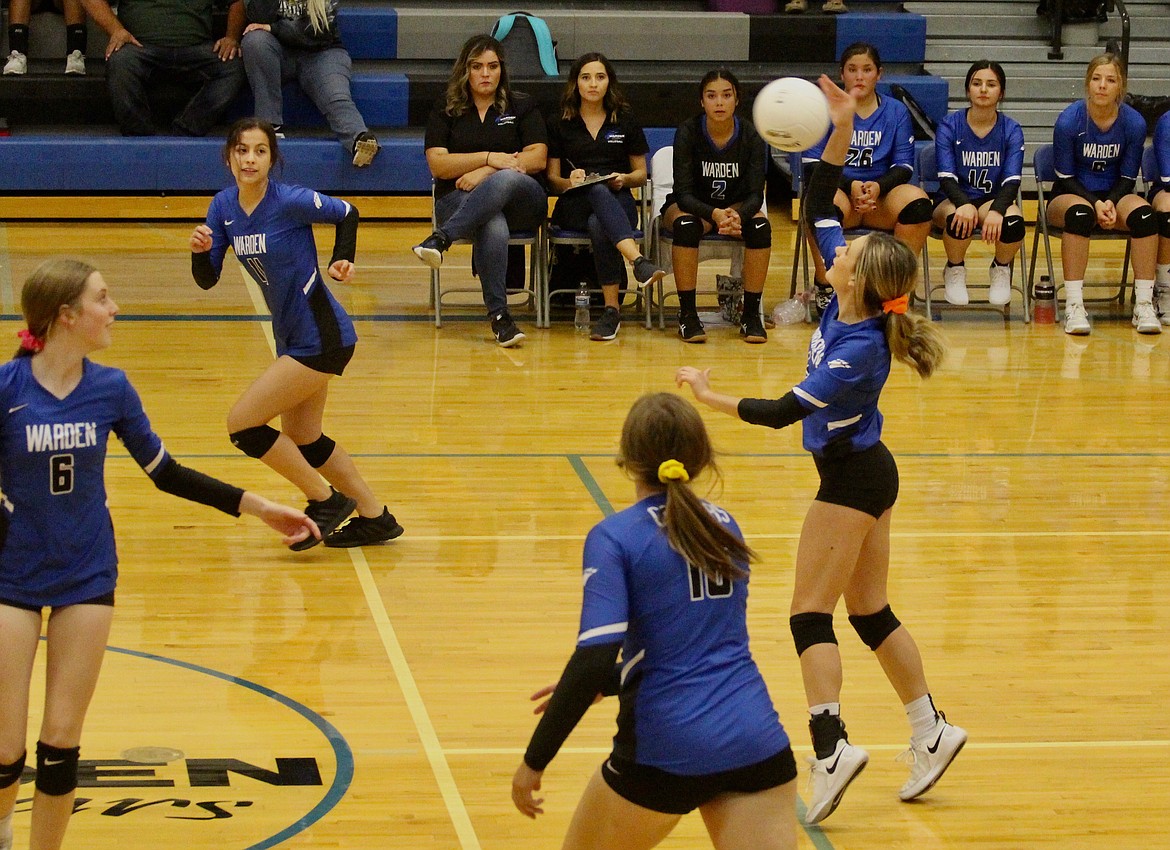 Casey McCarthy/Sun Tribune 
McKlay Jorgensen takes the setup from her teammate in the second set of the opening loss against Connell on Tuesday.