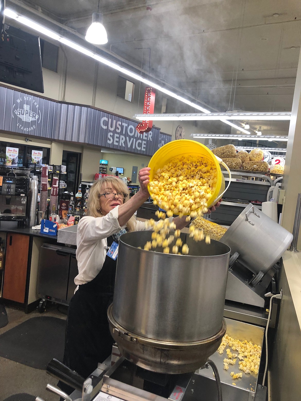 Cynthia Fassler of Super 1 Foods prepares popcorn.