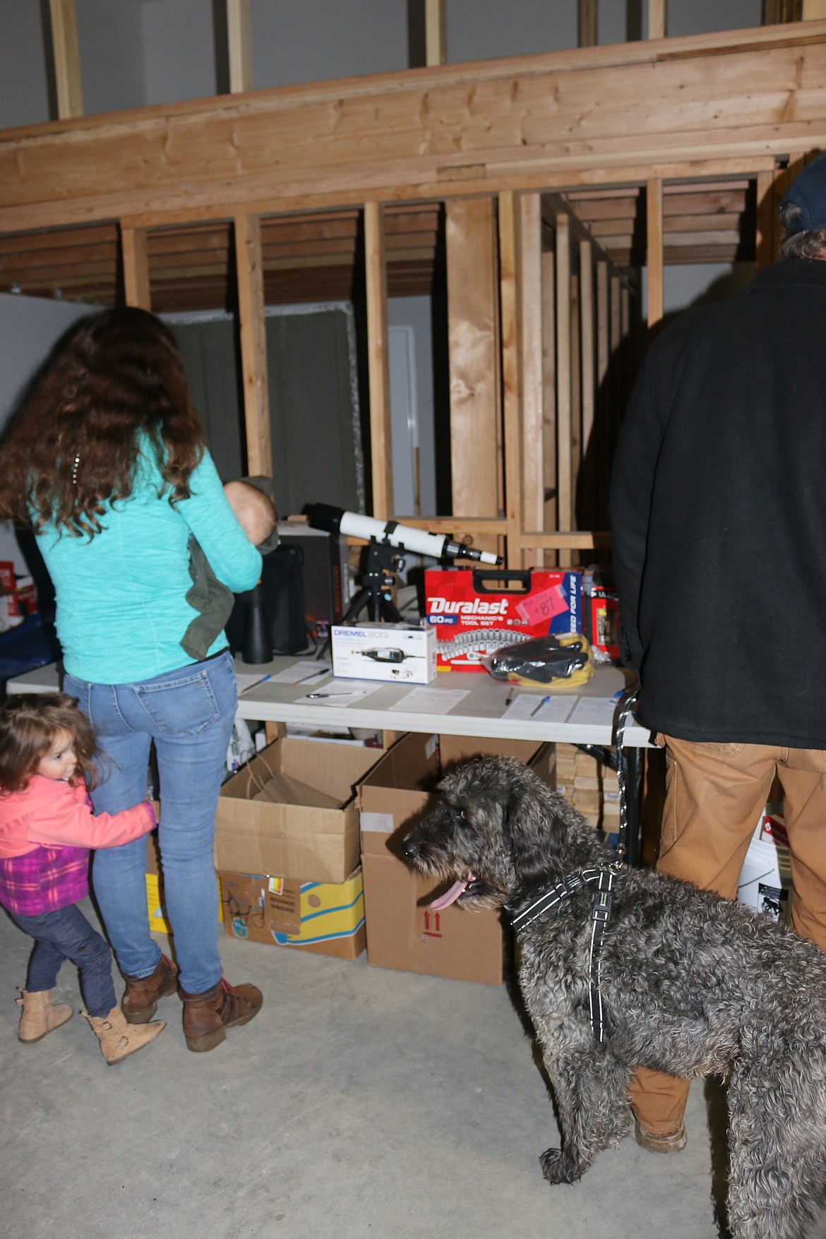 Photo by MANDI BATEMAN
People bidding on silent auction items.