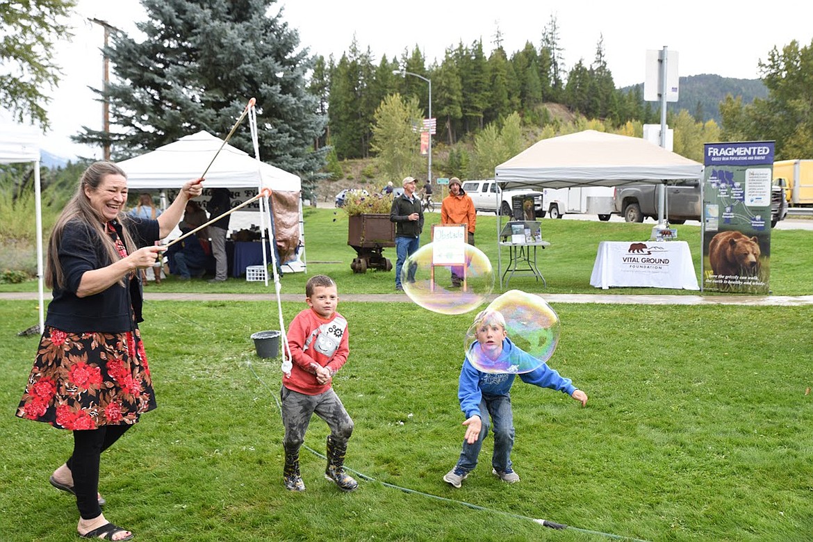 APPLE FESTIVAL bubble fun. (Tana Wilson/The Western News)
