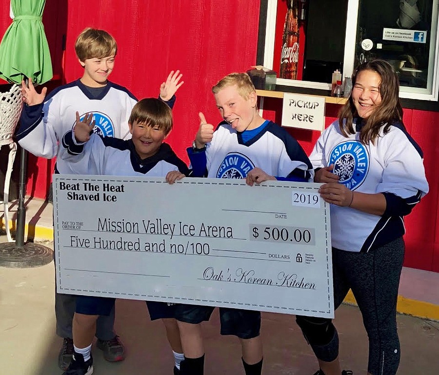 From left, are Corben Carlson, Zayne Newman, Max Violett, and Summer Newman of Beat The Heat Shaved Ice donate $500 to Mission Valley Ice Arena. (Photo courtesy Carmine Margo Mowbray)