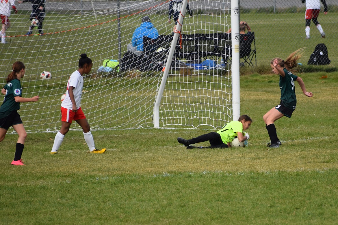 Photo courtesy MARCEE HARTZELL
The Thorns North FC Girls 07 Red soccer team squeezed out a 1-0 win against Harbor Premier Green on Sunday. Late in the second half, Rachel Corette scored off of an assist from Fiona Macdonald. Goalkeeper Ellie McGowan (pictured) saved more than 15 shots and racked up her fifth shutout of the year.