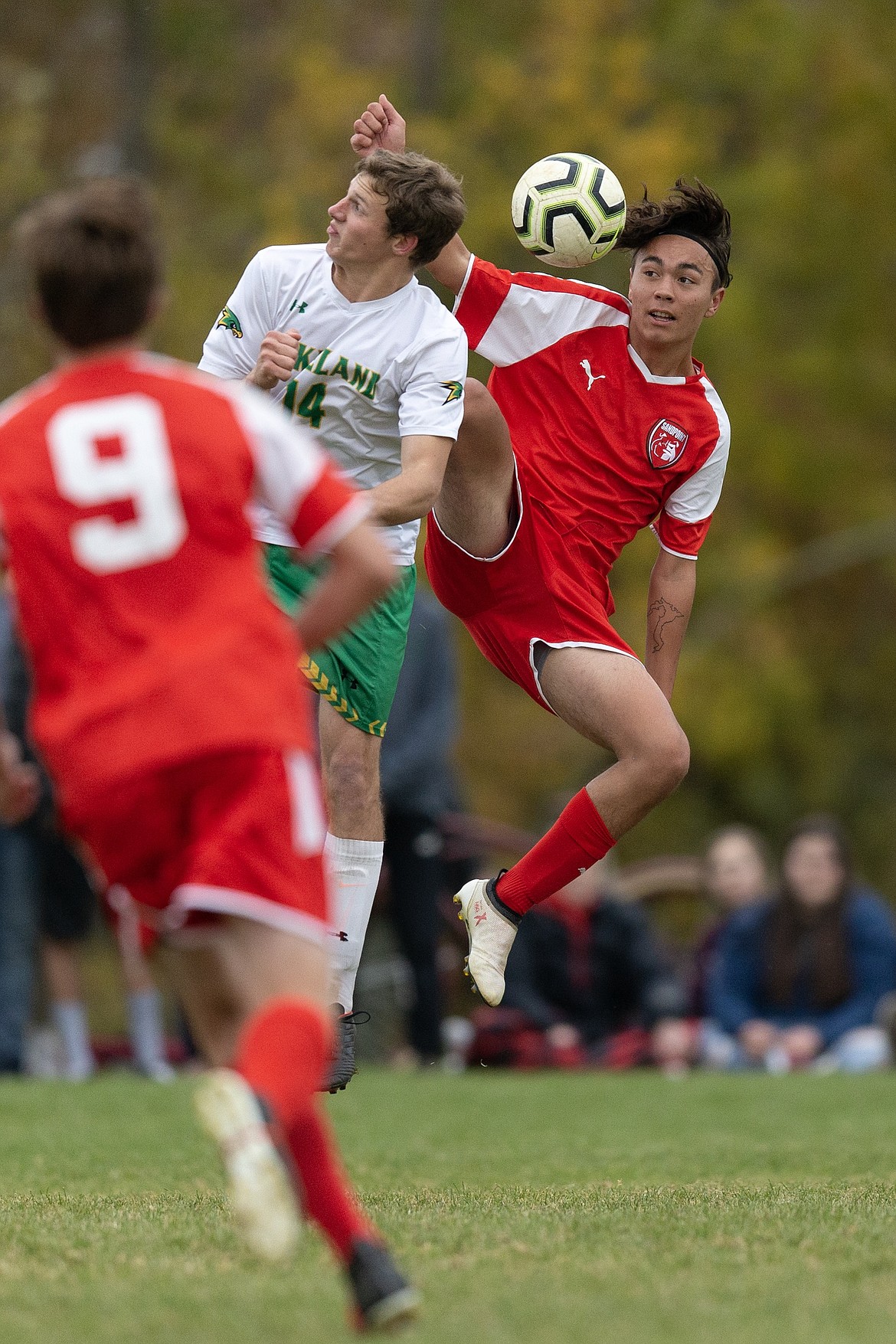 (Photo courtesy of JASON DUCHOW PHOTOGRAPHY)
Senior midfielder Sims Macdonald goes up to win a header over a Lakeland defender during Tuesday's match.