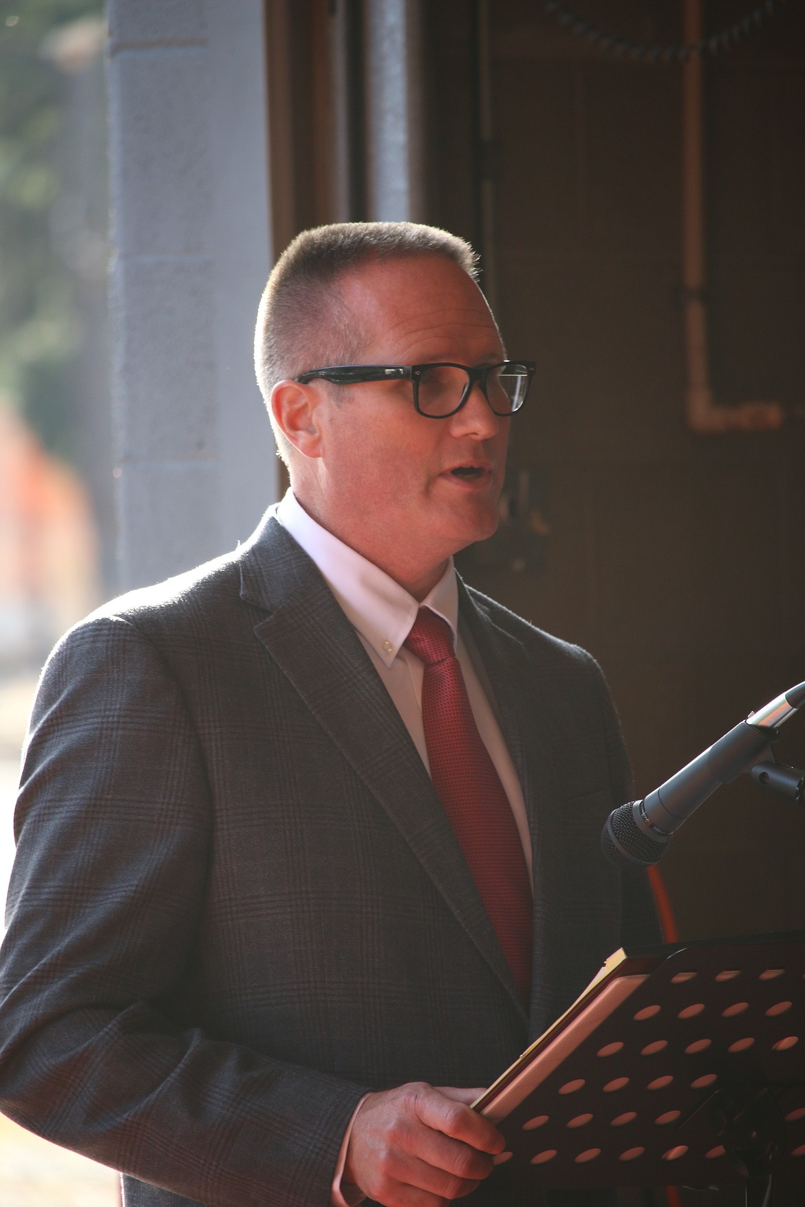 Photo by MANDI BATEMAN
Bonners Ferry Mayor David Sims took to the podium to read the 2019 Fallen Fighters Memorial Proclamation.