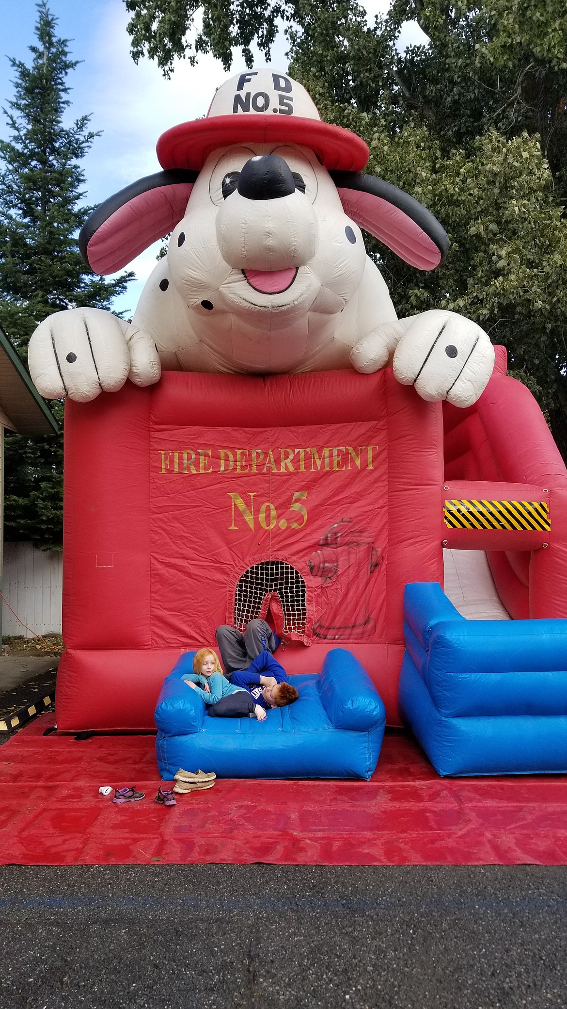 Photo by MANDI BATEMAN
There was a bounce house available for the children to play in.