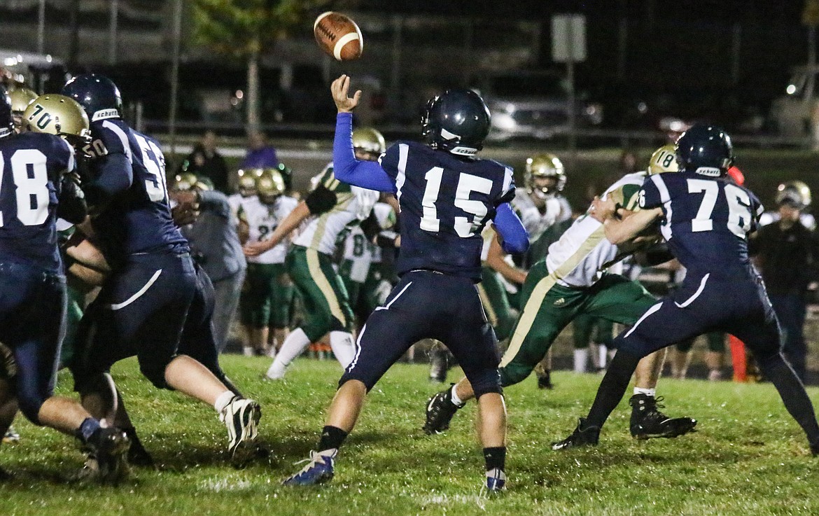 Photos by MANDI BATEMAN
Freshman quarterback Teigan Banning (15) throws downfield against St. Maries.