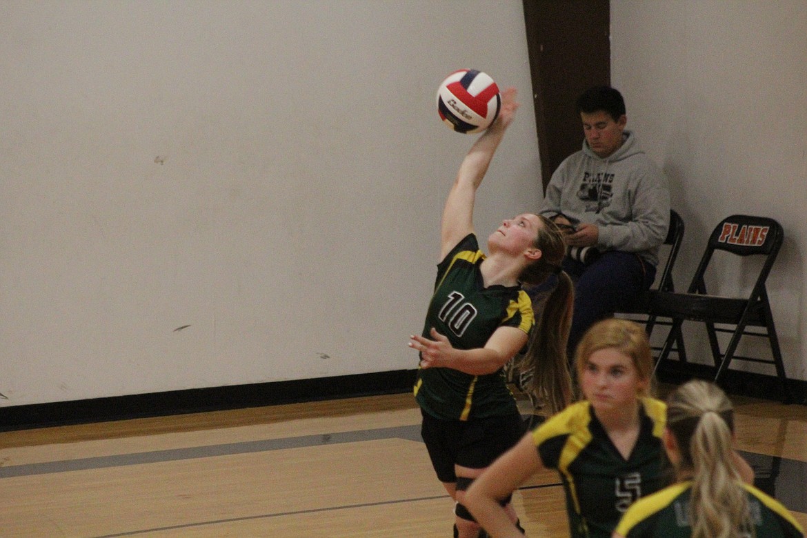 BAYLEE PRUITT putting some power behind a serve for St. Regis against Plains last Thursday. (John Dowd/Clark Fork Valley Press)