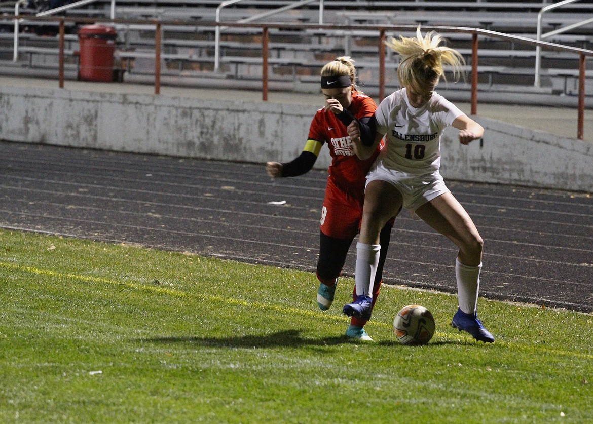 Casey McCarthy/Sun Tribune
Othello&#146;s Gracie Sorenson battles for the ball with the Ellensburg defender in the corner during the second half on Thursday.