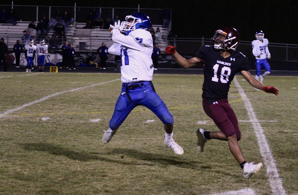 Casey McCarthy/Columbia Basin Herald Edgar Hernandez makes the grab near the sideline for the Cougars in Warden&#146;s 48-6 victory over Wahluke on Friday night.