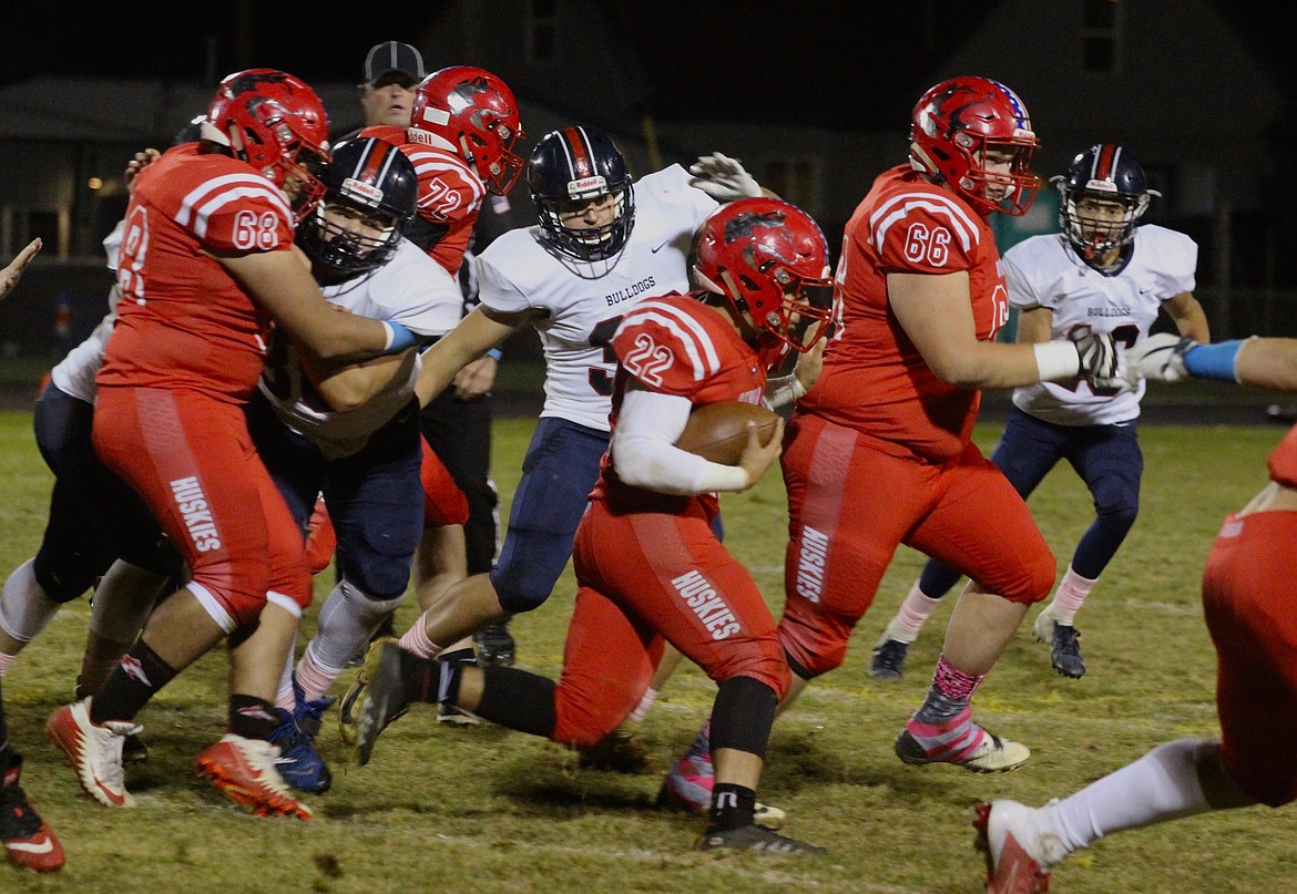 Casey McCarthy/Columbia Basin Herald Steven Ochoa makes his way through a hole for Othello on Friday night against Ellensburg.