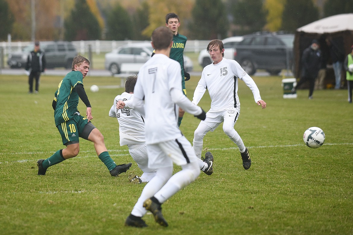 Casey Schneider splits a pair of defenders during the Dogs&#146; playoff win over Stevensville. (Daniel McKay/Whitefish Pilot)