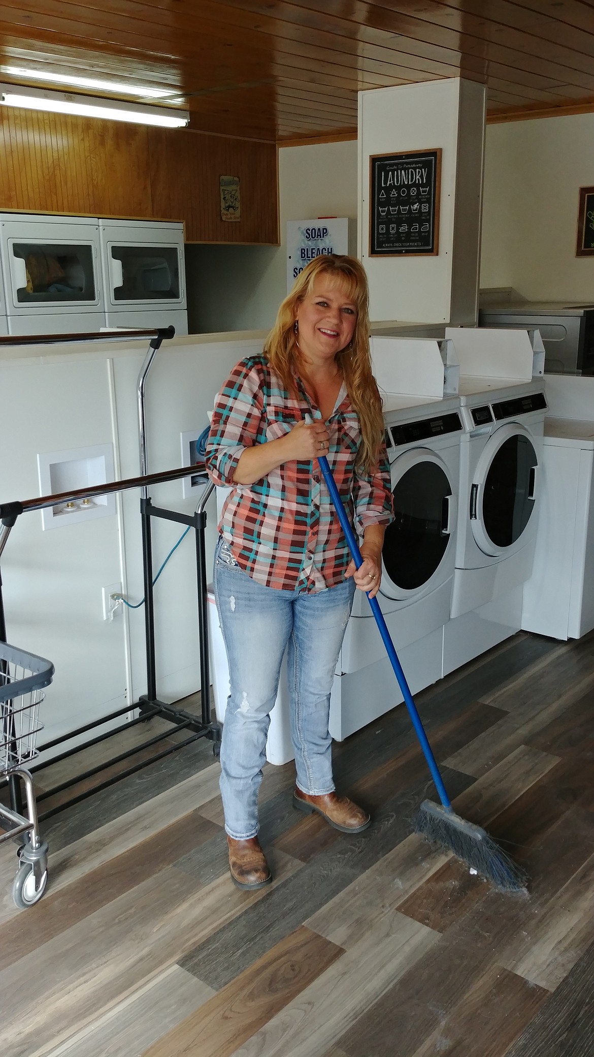 Ronna LaPierre, a Superior businesswoman is out to change how people feel about doing their laundry. Now in its fourth week of operation, LaPierre’s business brings some home comforts to the laundromat. (Chuck Bandel/Mineral Independent)