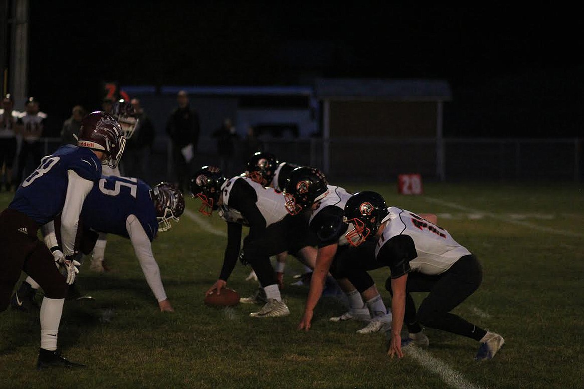 The Plains Horsemen prepare to run a play against the Clark Fork Mountain Cats in Friday&#146;s game. (Chuck Bandel/Mineral Independent)