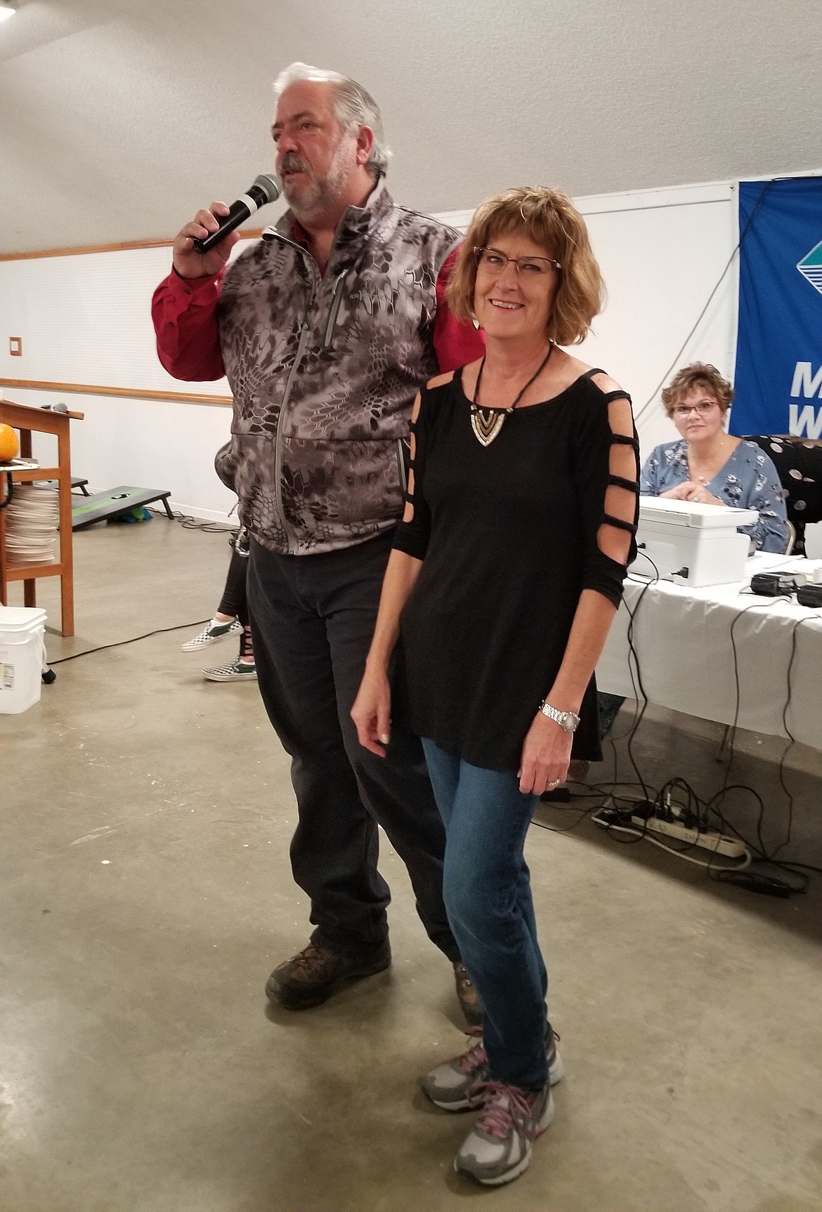 Photo by MANDI BATEMAN
Ducks Unlimited Regional Director Mond Warren recognizing Kootenai Valley Ducks Unlimited Committee Chairperson Susan Gutknecht.