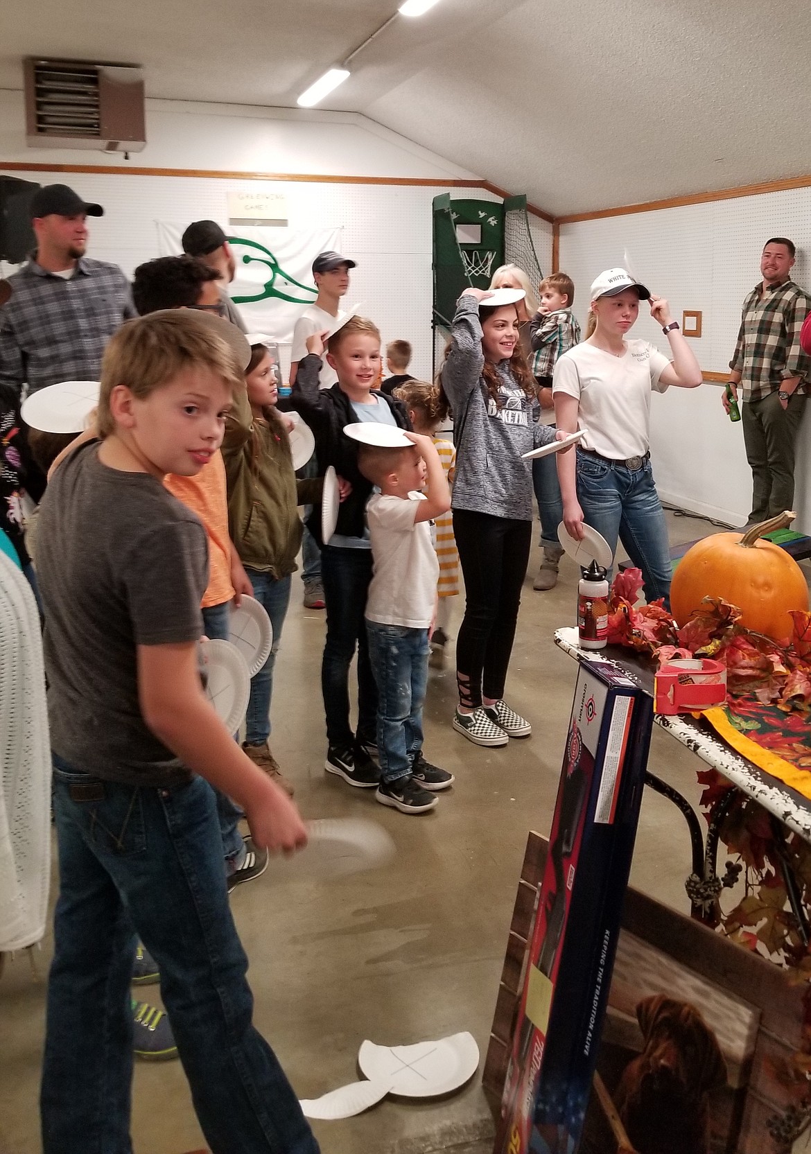 Photo by MANDI BATEMAN
The popular Heads and Tails game being played by the kids.