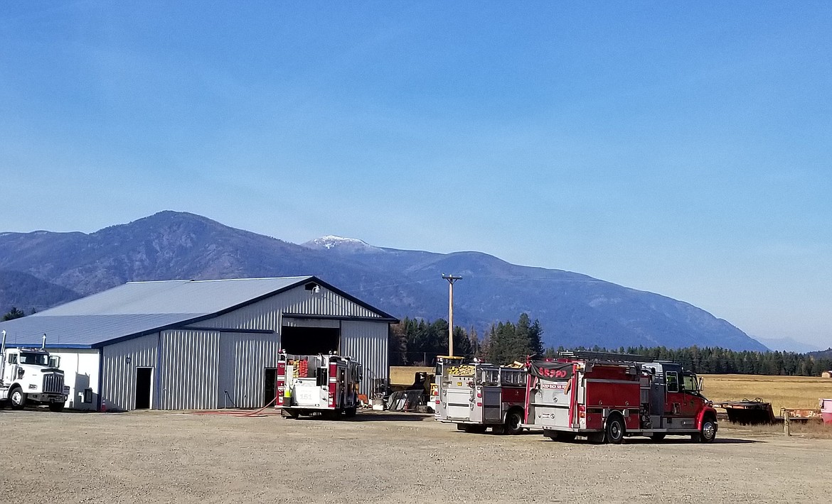 Photo by MANDI BATEMAN
Shop fire on Moon Shadow Road.