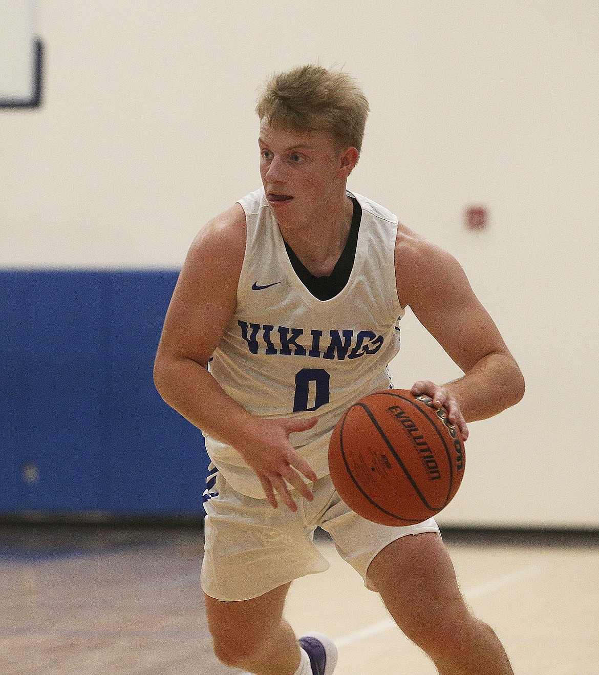 Coeur dAlenes Mayson Whittaker dribbles toward the basket during a game against Rogers.
