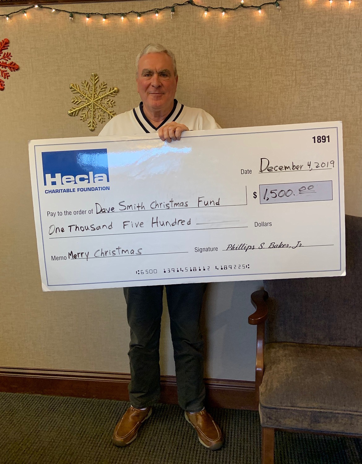 Photo by ARIANA McDONALD
Mike Dexter with the Hecla Charitable Foundation made an appearance with his BIG check.