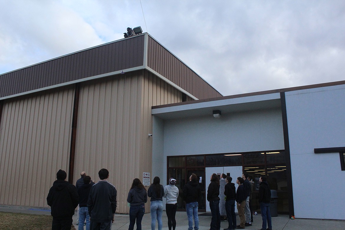 THE PHYSICS class gathered around the corner outside the Plains Schools gymnasium to drop their eggs and test if they will survive. (John Dowd/Clark Fork Valley Press)