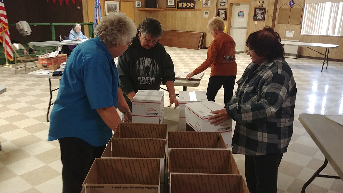 VFW Auxiliary members assemble boxes for shipping gifts to members of the U.S. armed forces. (Chuck Bandel/Mineral Independent)