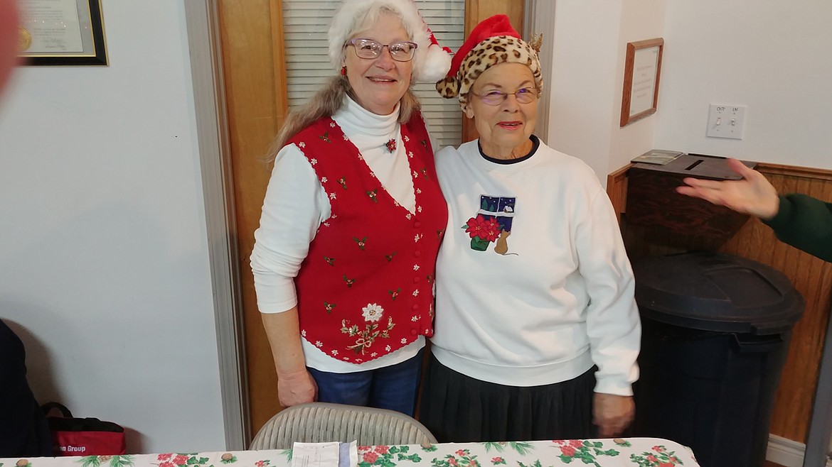 Kathy Koepke, left, and Eileen Wolff, right, community center members and bazaar organizers. (Chuck Bandel/Mineral Independent)