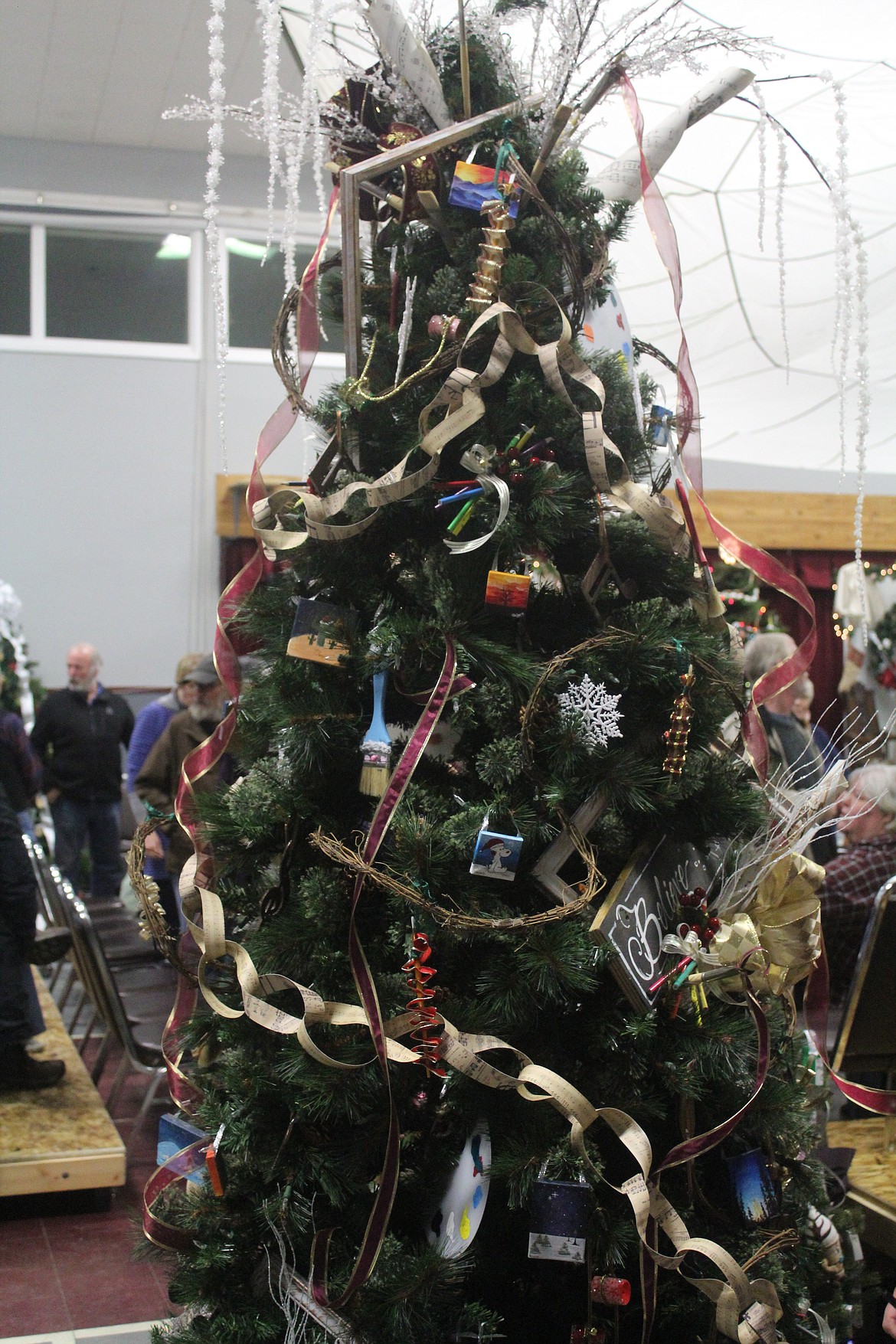 THE SANDERS County Arts Council tree, which won first place at the tree lighting ceromony, last Sunday night in the Paradise center. (John Dowd/Clark Fork Valley Press)