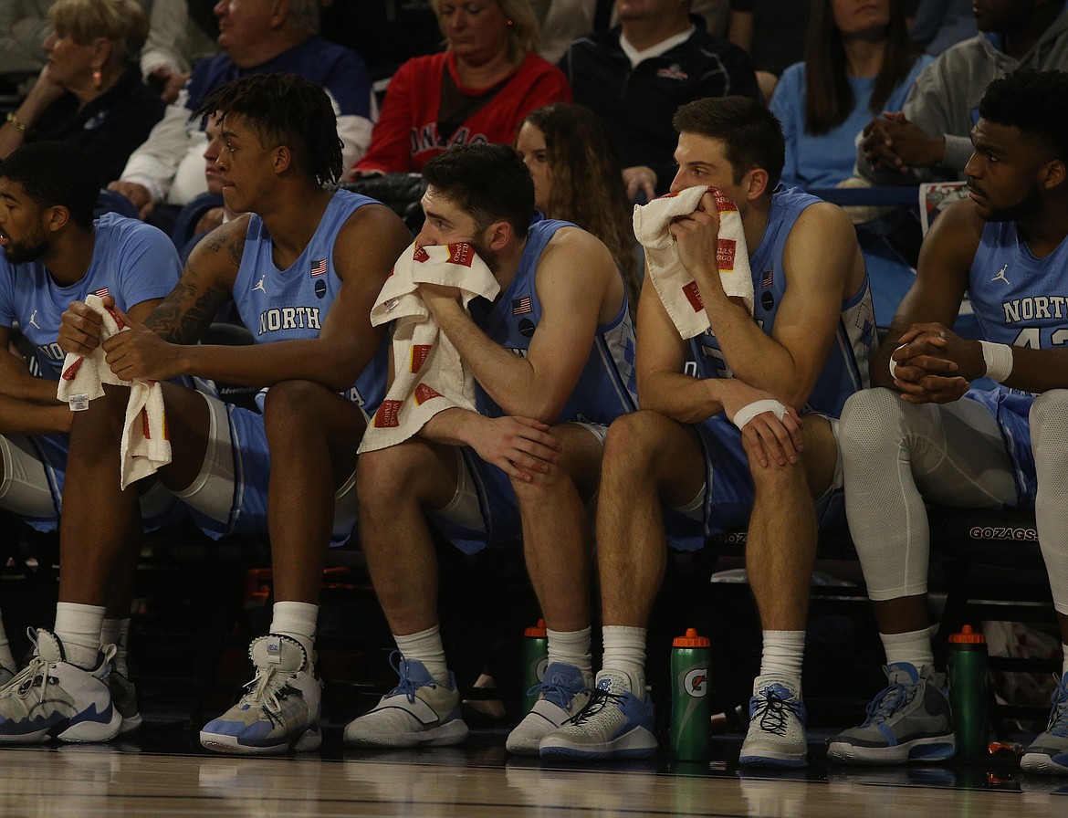 University of North Carolina players react during the final seconds of Wednesday's loss to Gonzaga. (LOREN BENOIT/Press)