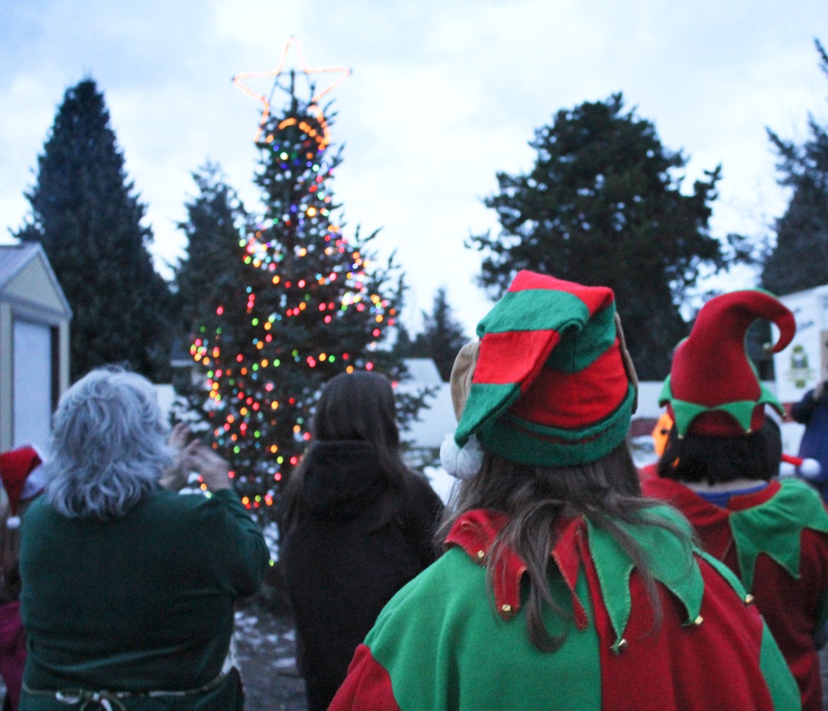 Photo by TONIA BROOKS
The Naples Community Holiday Tree was lit by Santa Claus on Saturday, Dec. 14 generating applause and the start of Santa&#146;s trip around the county aboard the Chariots of Fire.