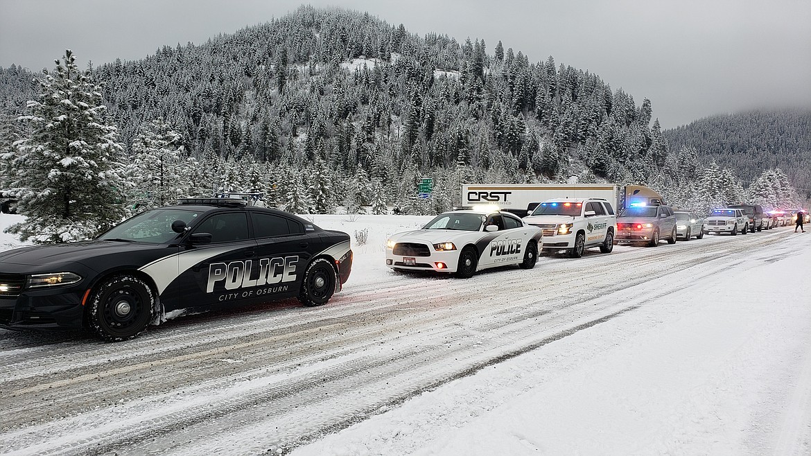 Photo by HEATHER COWAN
Patrol cars filled with excited kids line the street as they make their way west to Smelterville.