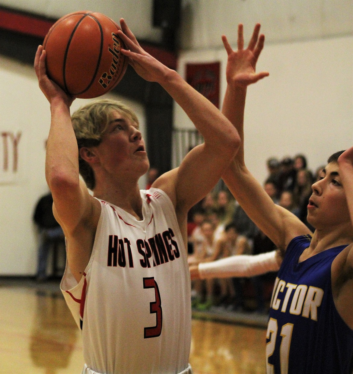 Hot Springs&#146; Jack McAllister gets ready to score Saturday night against Victor. (John Dowd/Clark Fork Valley Press)