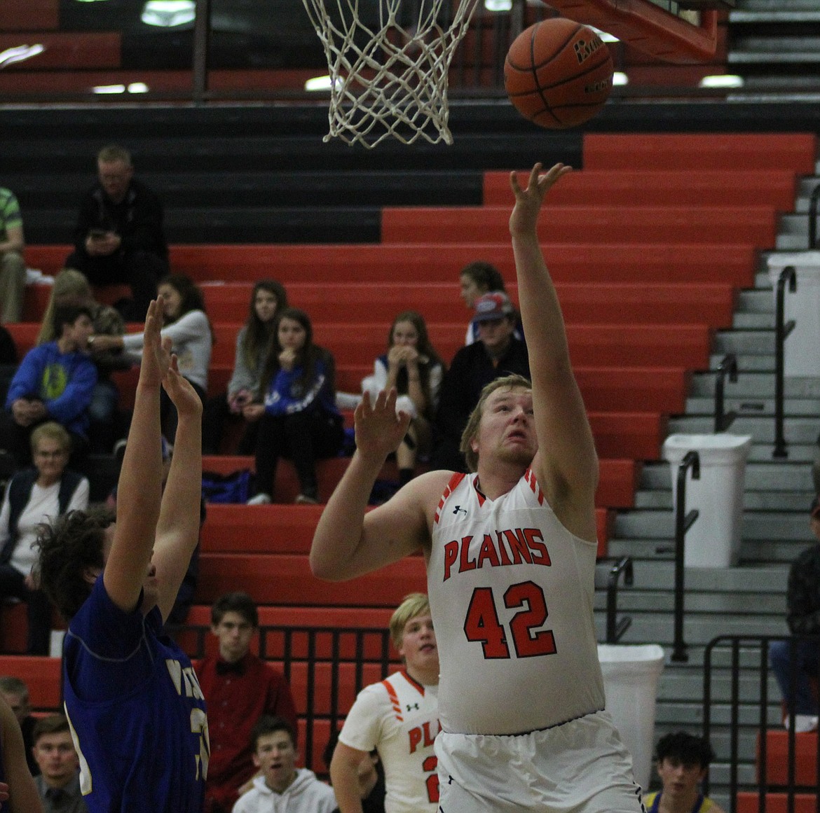 Plains&#146; Kade Pardee scores against Victor in Friday&#146;s game. (John Dowd/Clark Fork Valley Press)