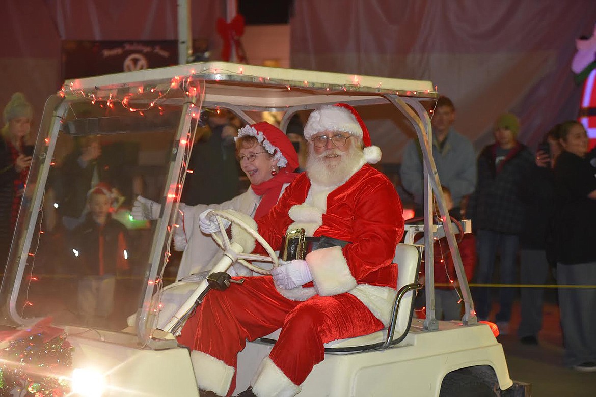 Santa Claus and Mrs. Claus made an early appearance in Polson at last week&#146;s Christmas parade. (Carolyn Hidy/Lake County Leader)