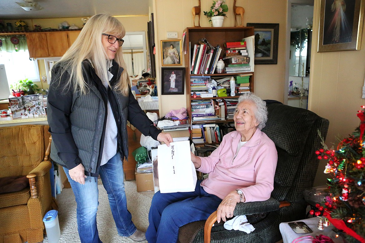 Bigfork Meals on Wheels volunteer Debbie Petek brings lunch to Irene Danz on Friday, Dec. 6. (Mackenzie Reiss/Daily Inter Lake)