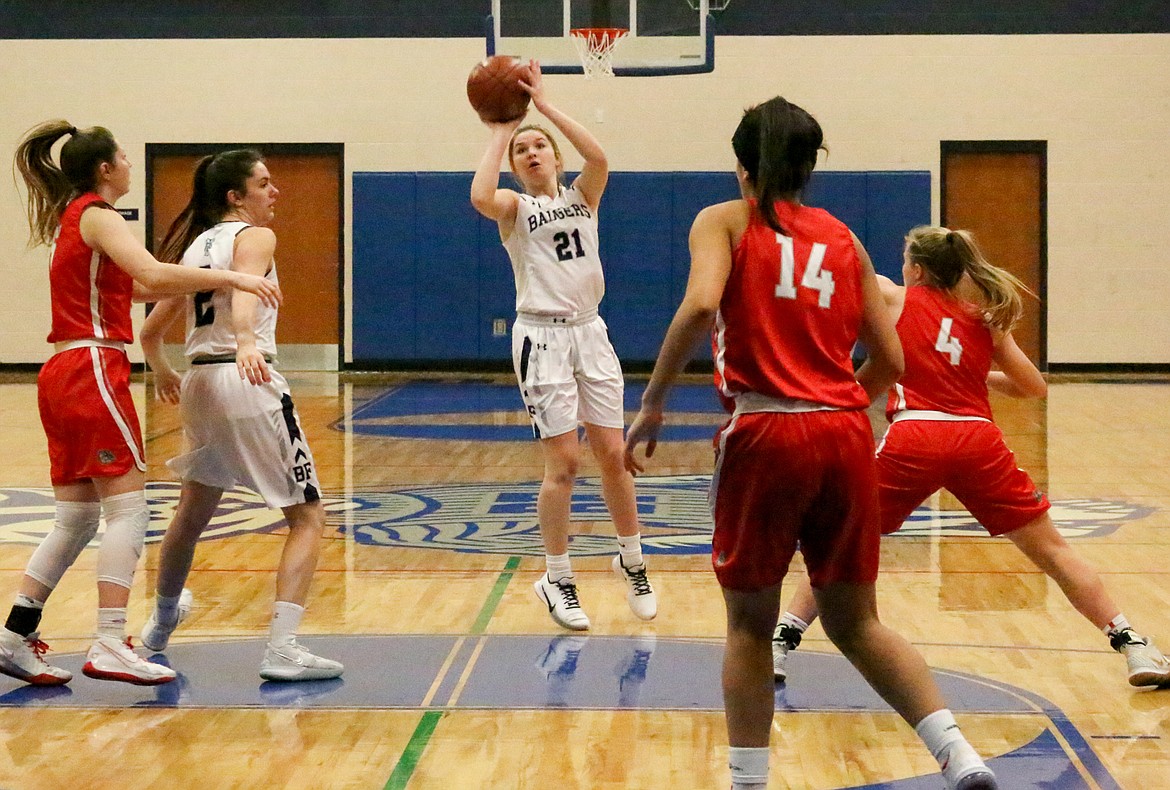 Photo by MANDI BATEMAN
Holly Ansley goes for a three point shot.