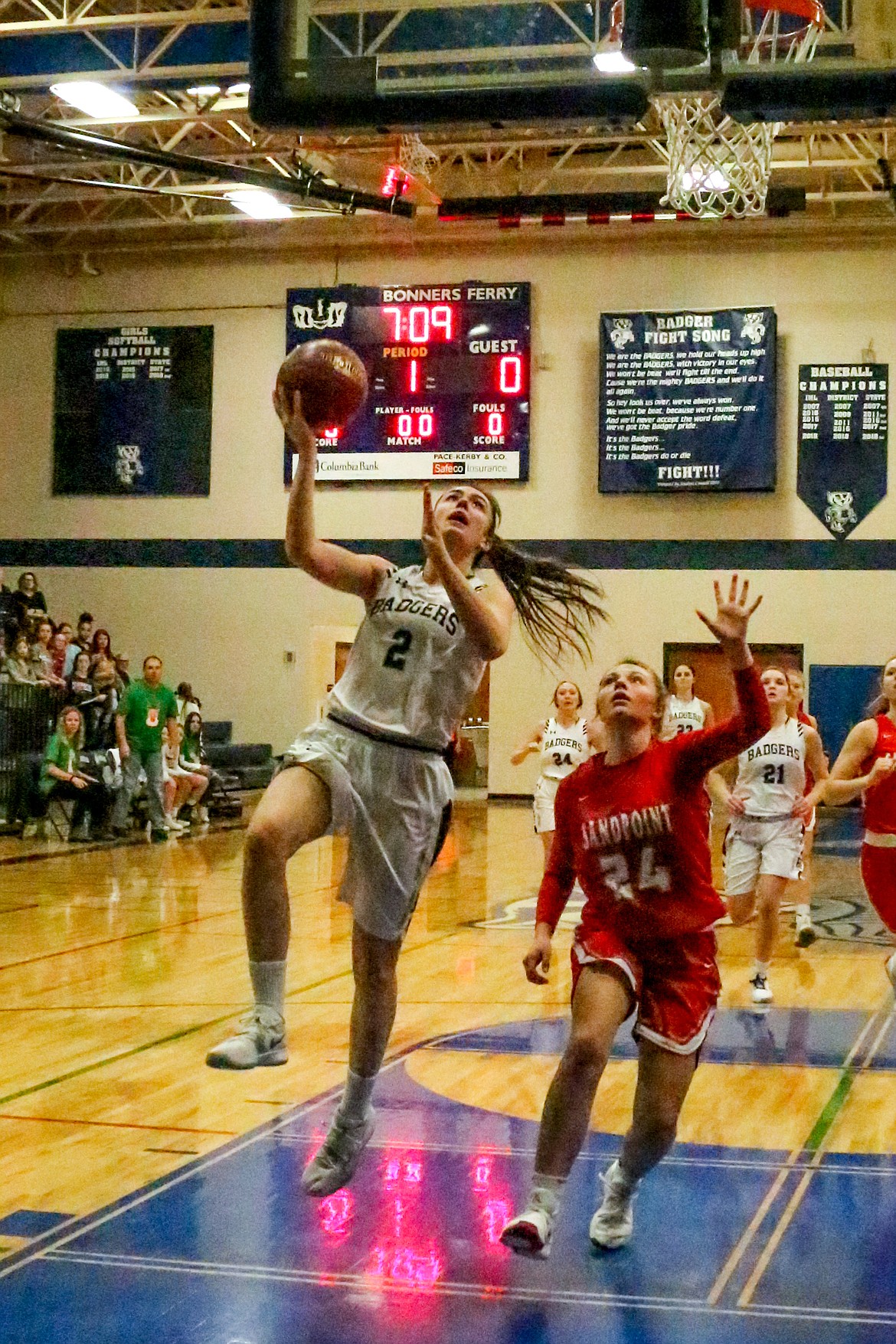 Photo by MANDI BATEMAN
Baylee Blackmore driving to the basket at the beginning of the game against Sandpoint.