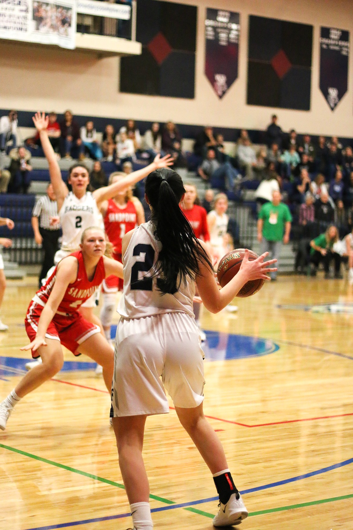 Photo by MANDI BATEMAN
Sierra Hill looks for an opening to pass to Baylee Blackmore.