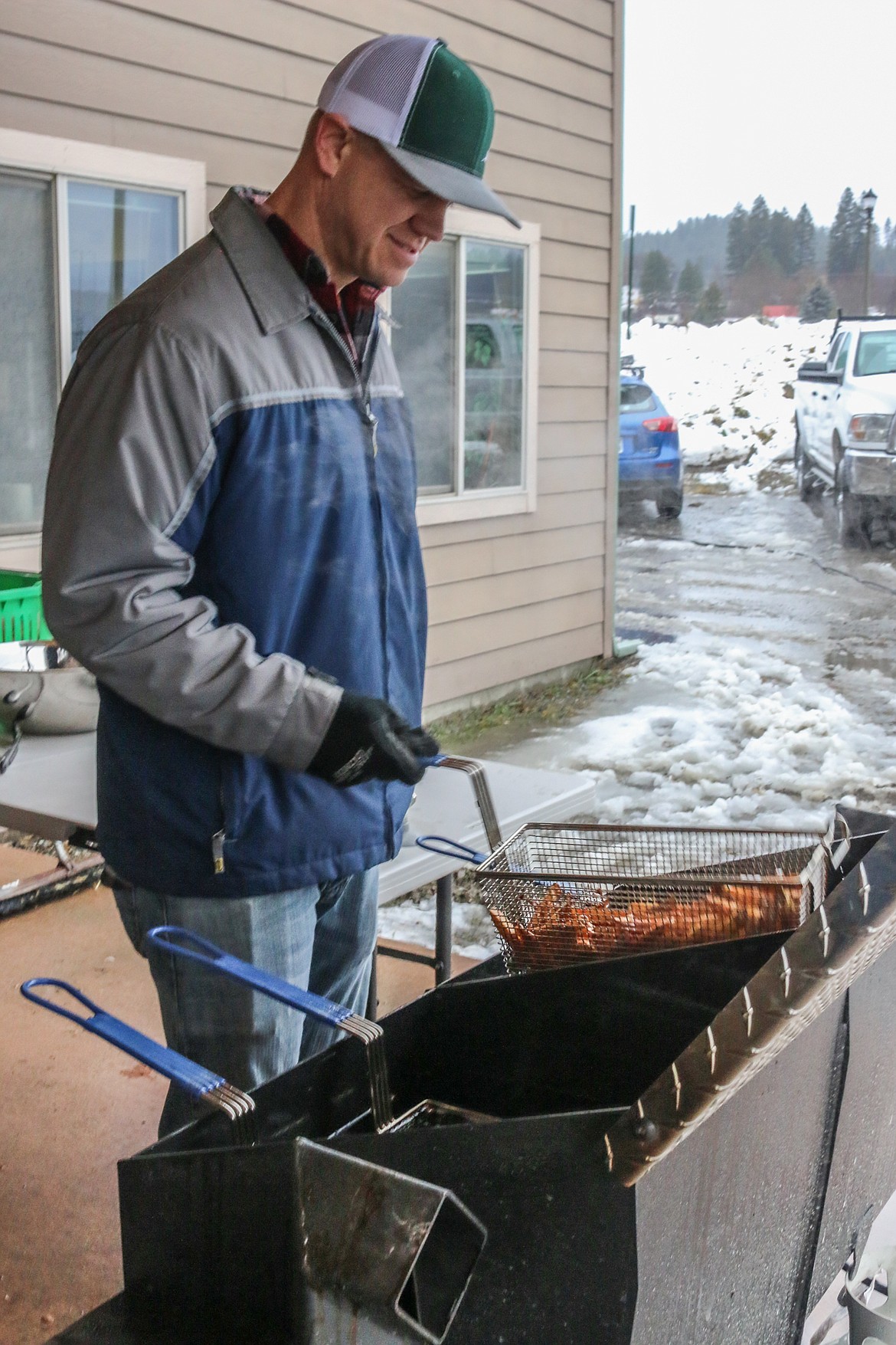 Photo by MANDI BATEMAN
Mike Hubbard frying up fresh french fries made with local potatoes.