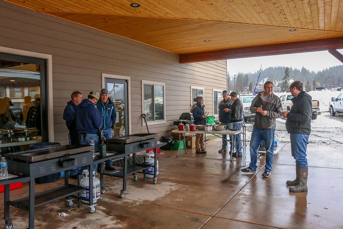 Photo by MANDI BATEMAN
Over 100 people came to supports, enjoy food, and deposit their winning bid money at Mountain West Bank.