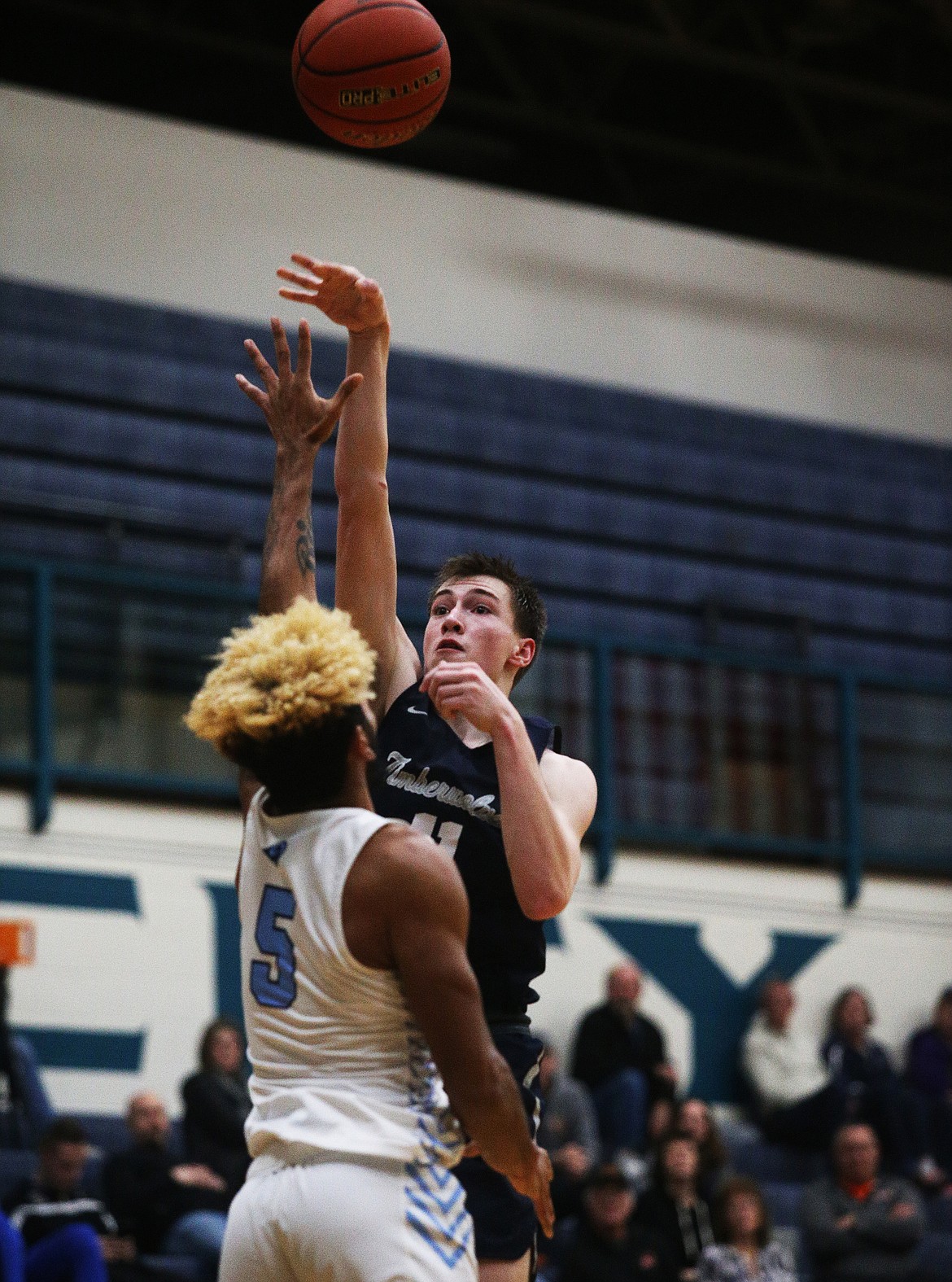 Lake City&#146;s Zach Johnson shoots over Tyrese Rios from Rogers of Puyallup, Wash.