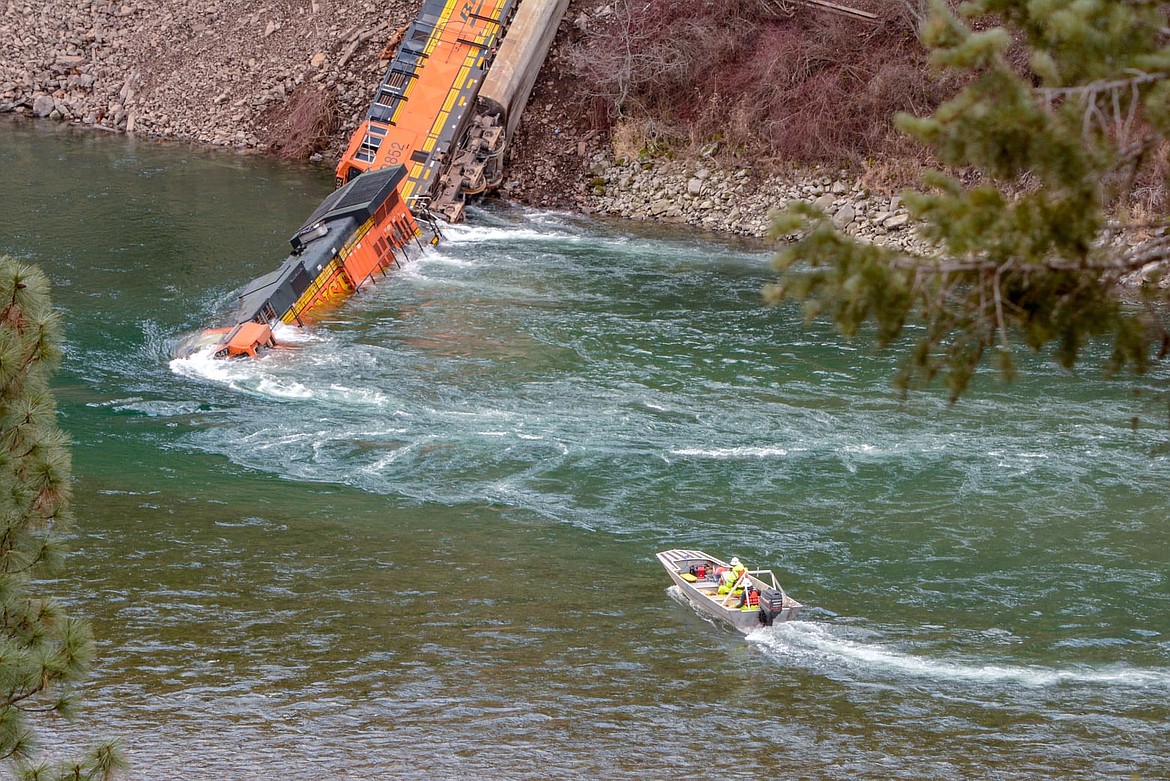 Rockslide Causes Bnsf Train To Derail Into The Kootenai River Bonners Ferry Herald 1068