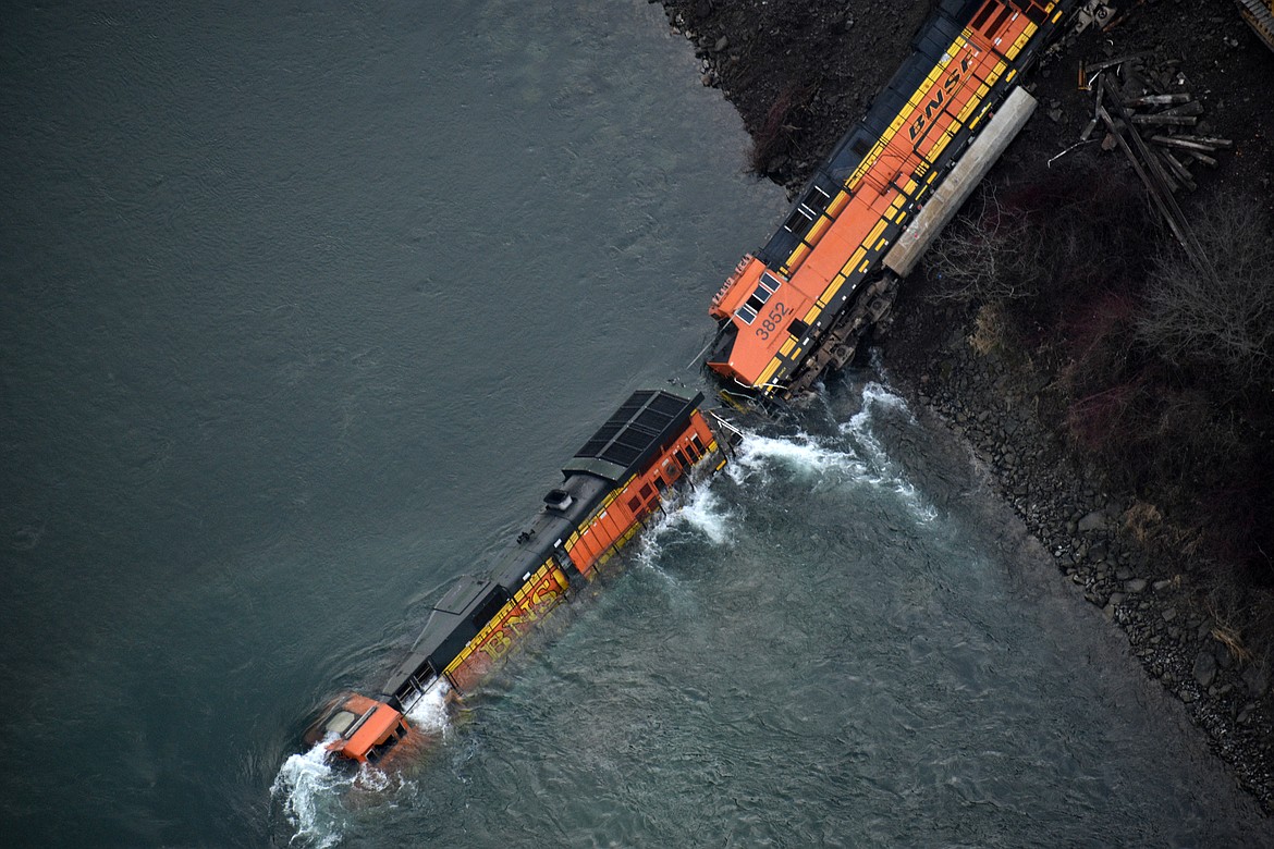 (Photo by DYLAN GREENE)
BNSF crews work to re-rail locomotives knocked off the track by a landslide in Boundary County on Wednesday.