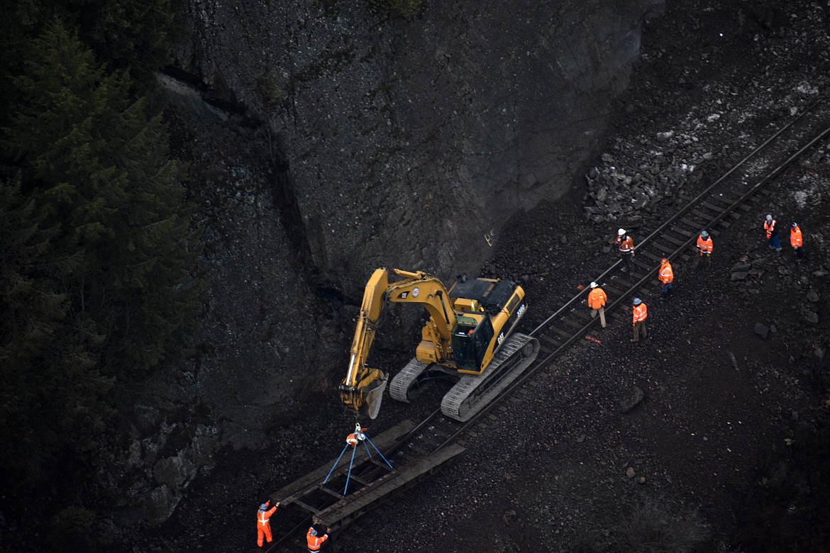 (Photo by DYLAN GREENE)
BNSF crews work to re-rail locomotives knocked off the track by a landslide in Boundary County on Wednesday.