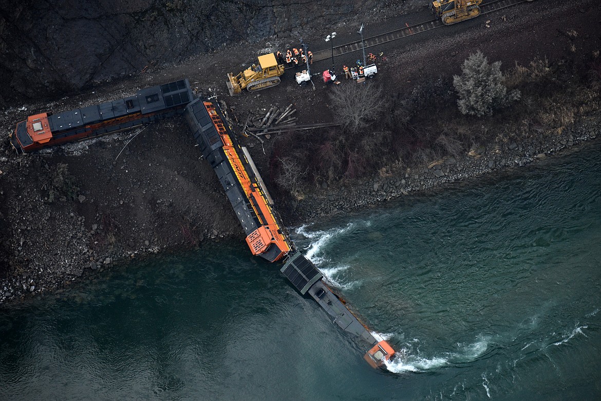 (Photo by DYLAN GREENE)
BNSF crews work to re-rail locomotives knocked off the track by a landslide in Boundary County on Wednesday.