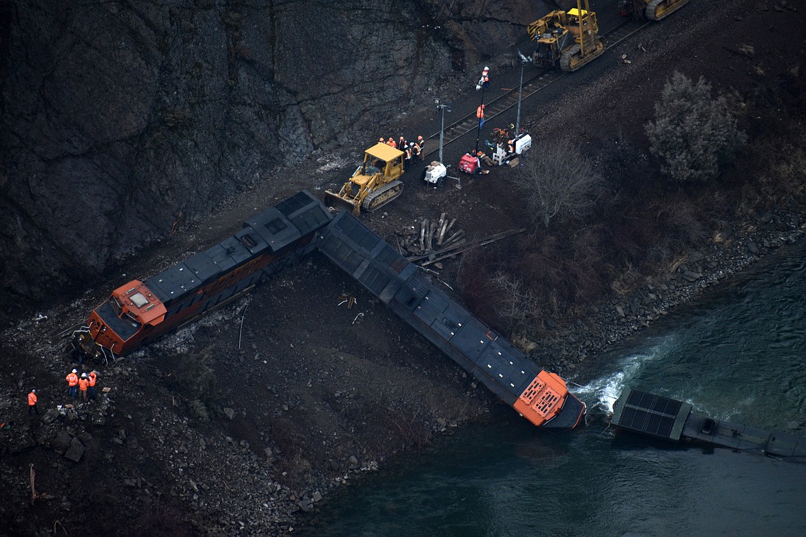 (Photo by DYLAN GREENE)
BNSF crews work to re-rail locomotives knocked off the track by a landslide in Boundary County on Wednesday.